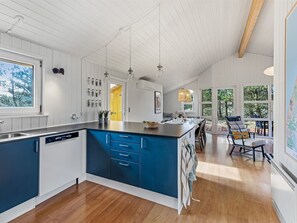 Geladeira, micro-ondas, lava-louças