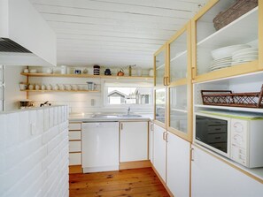 Fridge, microwave, dishwasher, cookware/dishes/utensils - "Dreng" - 800m from the sea by Interhome (Thisted)