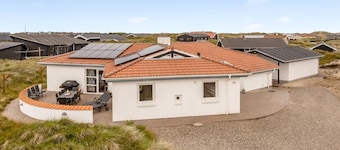 "Palli" - 600m from the sea by Interhome