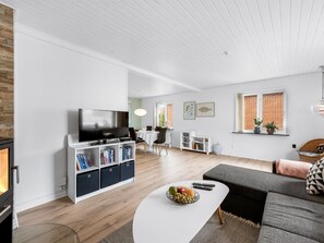 TV, fireplace - "Eluisa" - 300m from the sea by Interhome (Thyborøn)