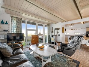 TV, fireplace, DVD player