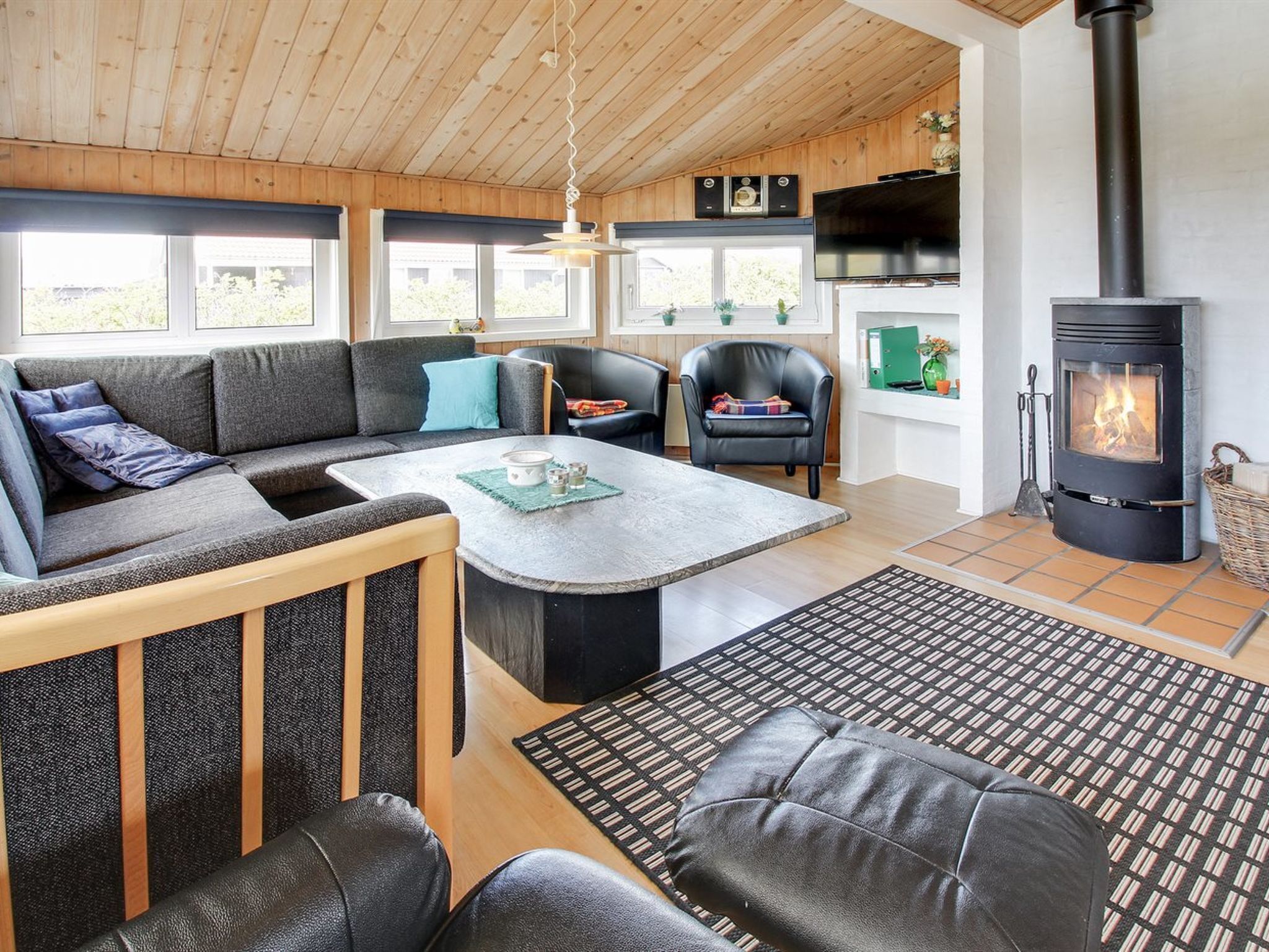 Télévision, cheminée