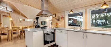 ثلاجة، ميكروويف، فرن، غسالة أطباق