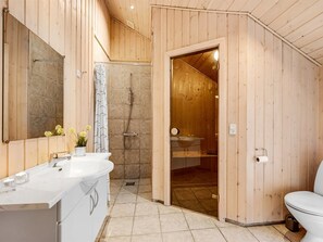 Bathroom - "Elfrun" - 250m from the sea by Interhome (Harboøre)