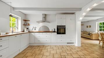 Réfrigérateur, micro-ondes, lave-vaisselle