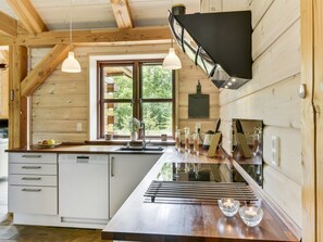 Fridge, microwave, dishwasher, cookware/dishes/utensils