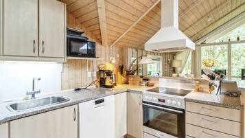 Fridge, microwave, dishwasher, cookware/dishes/utensils