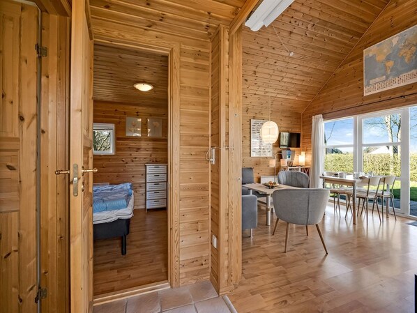 2 bedrooms, Internet