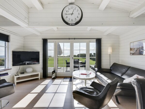 TV, fireplace - "Orsa" - 80m from the sea by Interhome (Juelsminde)
