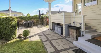 "Emmik" - 150m from the sea by Interhome