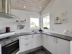 Kühlschrank, Mikrowelle, Ofen, Hochstuhl