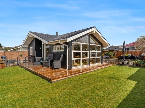 "Sjarlotte" - 100m from the sea by Interhome