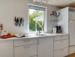 Kjøleskap og kjøkkenutstyr