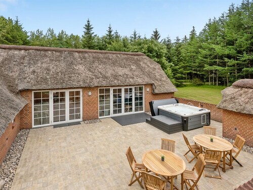 "Erla" - 2.3km from the sea by Interhome