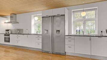 Refrigerador, microondas, horno y lavavajillas