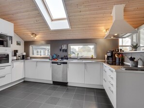 Fridge, microwave, oven, dishwasher - "Hegge" - 300m from the sea by Interhome (Væggerløse)