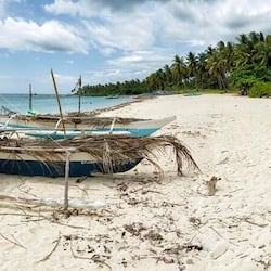Una spiaggia nelle vicinanze, sabbia bianca, cabine da spiaggia gratuite