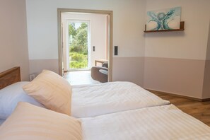 1 bedroom, free WiFi, bed sheets, wheelchair access - Holiday apartment on the farm with its own parking space, barrier-free (Steinhöfel)