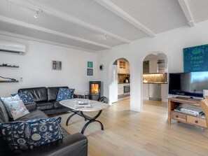 TV, fireplace, DVD player, foosball