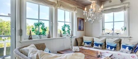 TV, fireplace, DVD player