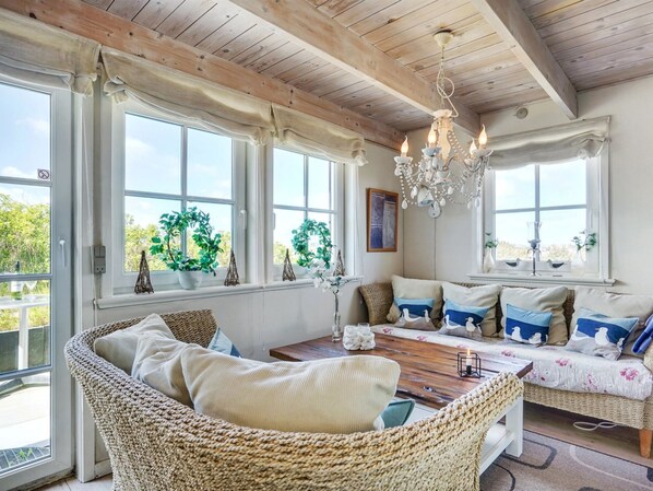 TV, fireplace, DVD player