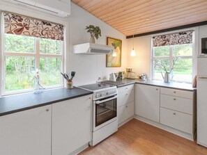 Fridge, microwave, dishwasher, cookware/dishes/utensils