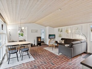TV, fireplace, DVD player
