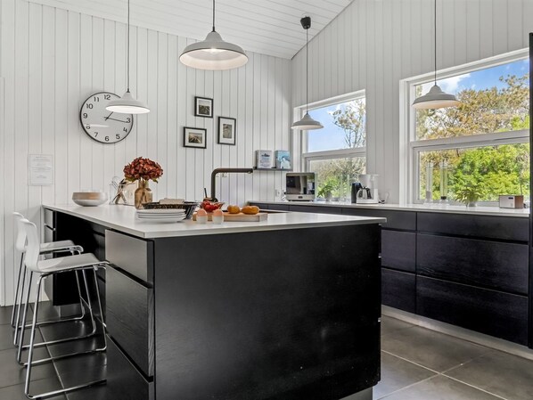 Fridge, microwave, dishwasher, cookware/dishes/utensils