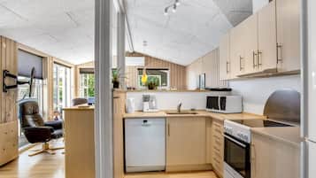 Kühlschrank, Mikrowelle, Ofen, Geschirrspüler