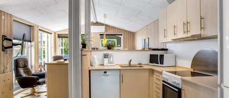 Kühlschrank, Mikrowelle, Ofen, Geschirrspüler