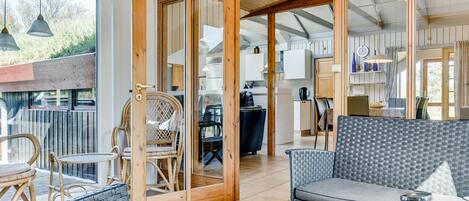 TV, fireplace, DVD player