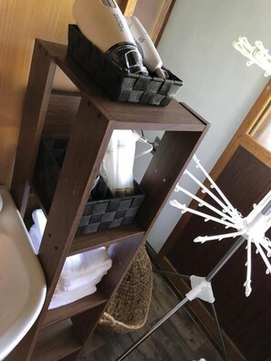 3 dormitorios, escritorio, espacio para trabajar con un portátil