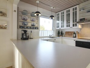 Refrigerador, microondas, horno y lavavajillas 