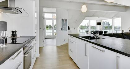"Anneka" - 200m from the sea by Interhome