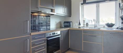 Kühlschrank, Mikrowelle, Ofen, Geschirrspüler