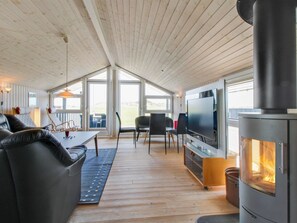 TV, fireplace, DVD player - "Edmer" - 50m from the sea by Interhome (Sæby)