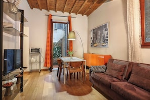 Basic Apartment, 1 Double Bed with Sofa bed | Living area