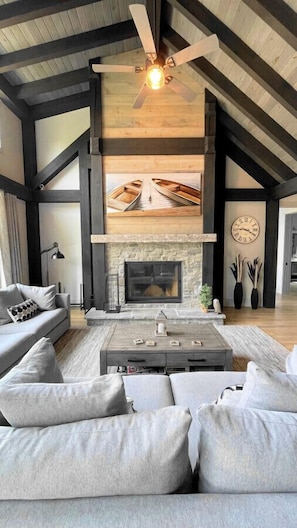 Smart TV y chimenea