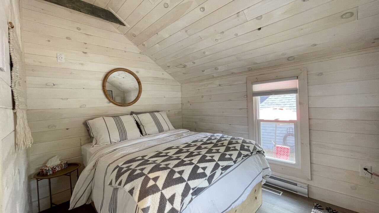 The Cozy Cottage 2 Cottages, this is the White Cottage, Cloyne, ON