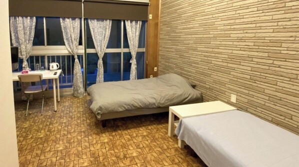 1 bedroom, desk, free WiFi, bed sheets
