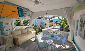 Outdoor dining - Barbara's Beach House, direct waterfront Playa Paraíso Manilva Andalusia (Manilva)