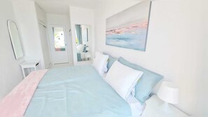 2 bedrooms, iron/ironing board, travel cot, free WiFi