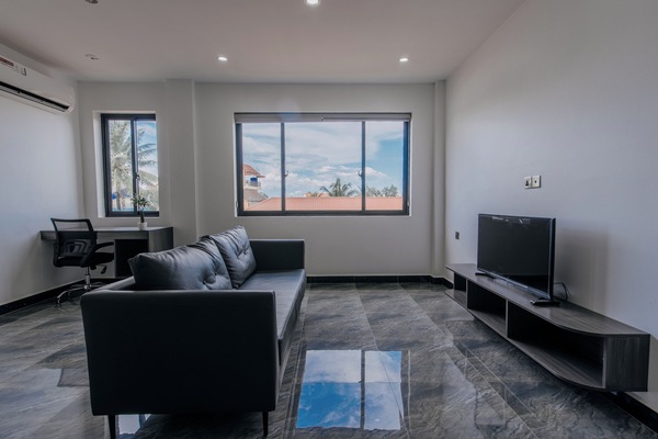 Family Suite | Living area | 32-inch TV with cable channels