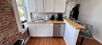 Charming 2-Bedroom Apartment in Historic Frenchtown with Modern Amenities