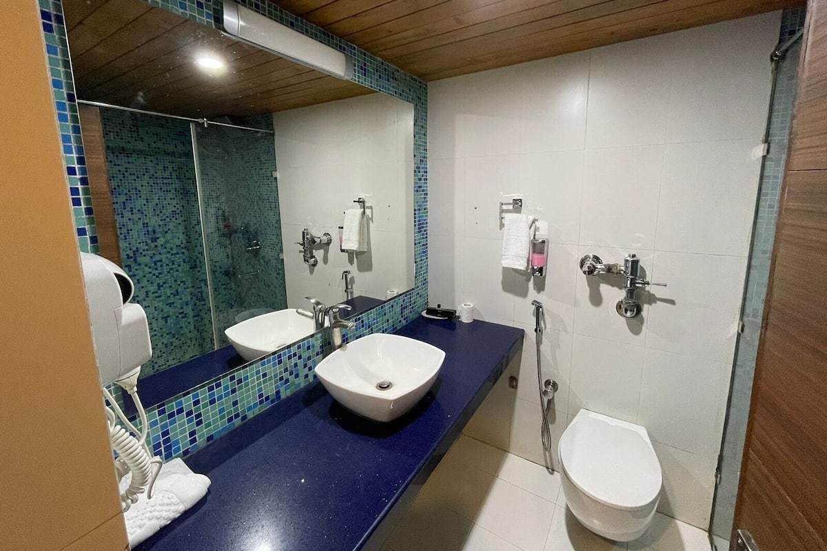 Deluxe kamer | Badkamer | Gratis toiletartikelen, een haardroger, pantoffels