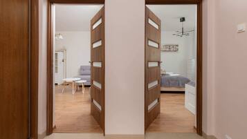 1 chambre, bureau, fer et planche à repasser, Wi-Fi