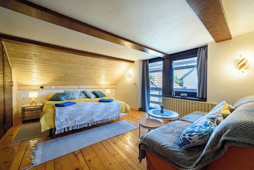 Spacious Family Cottage Near Prague – Pool, Sauna, Garden & Great Day Trips