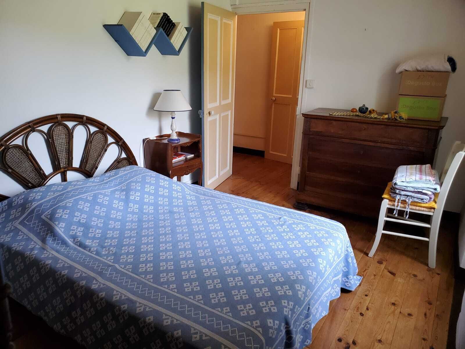 5 bedrooms, bed sheets