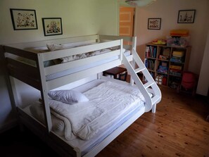 5 bedrooms, bed sheets - Château en Cévennes (Rousses)