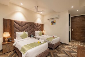 Premium Double Room | 1 bedroom, laptop workspace, iron/ironing board, free WiFi